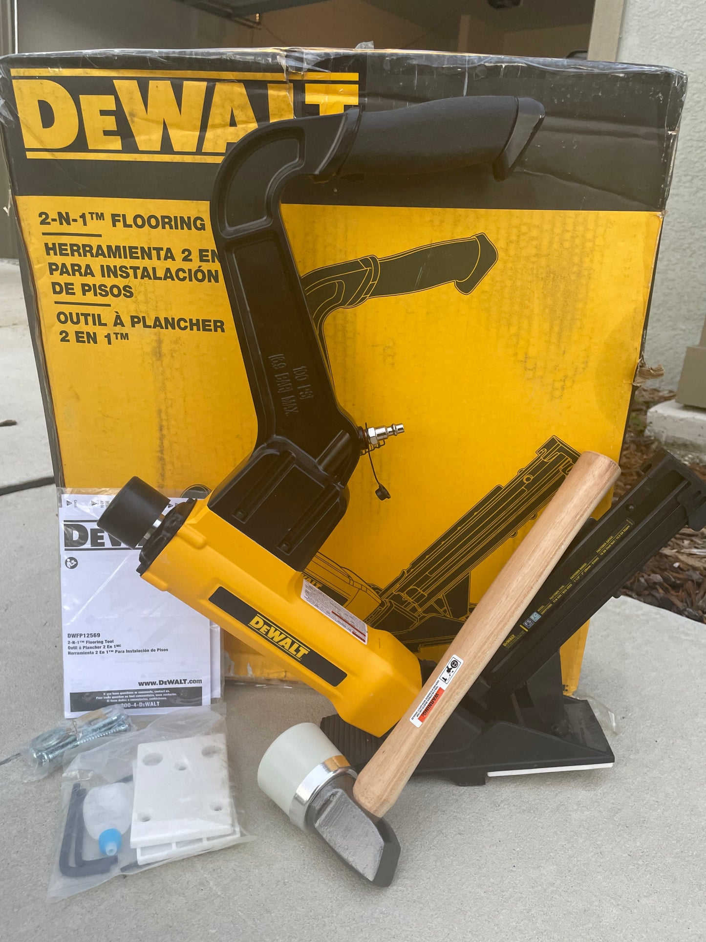 DeWalt 2-N-1 Flooring Tool